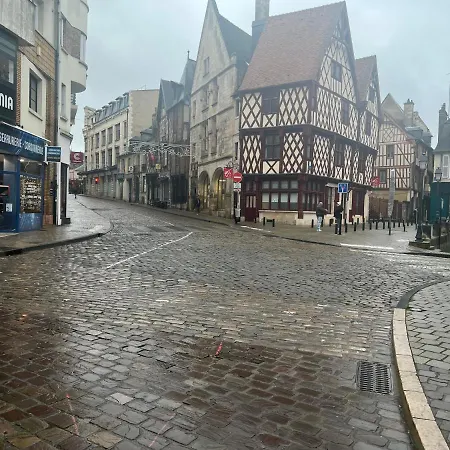 Charmant T2 Plein Centre Ville Et Proche Gare Bourges Esterno foto